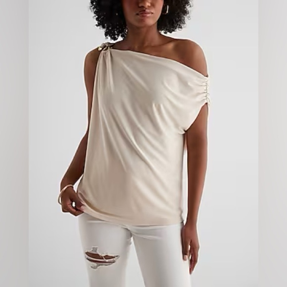 Express

Relaxed Asymmetrical Hardware One Shoulder Top
Size: M
Color: Sandshell